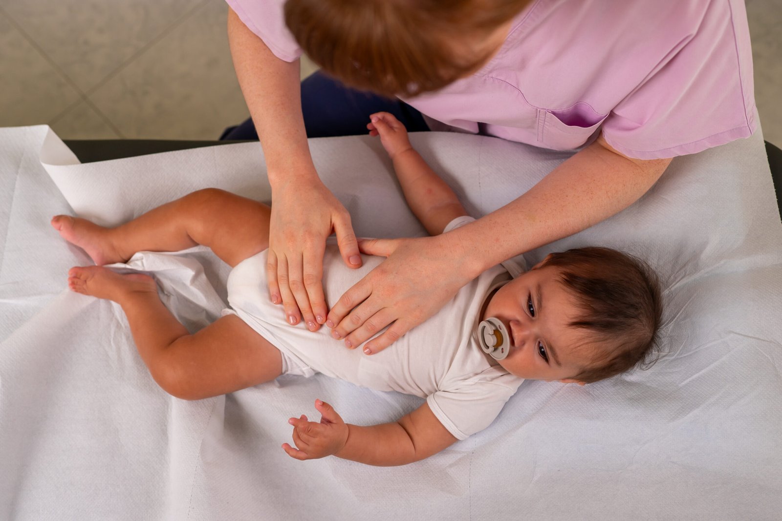 Osteopata pediatrico neonato supporto delicato Collegno Torino